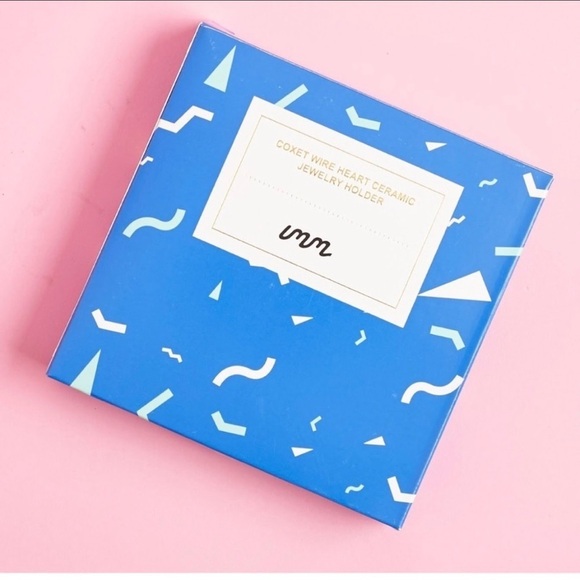 IMM Living Coxet Wire Heart Ceramic Jewelry Holder - Picture 2 of 11